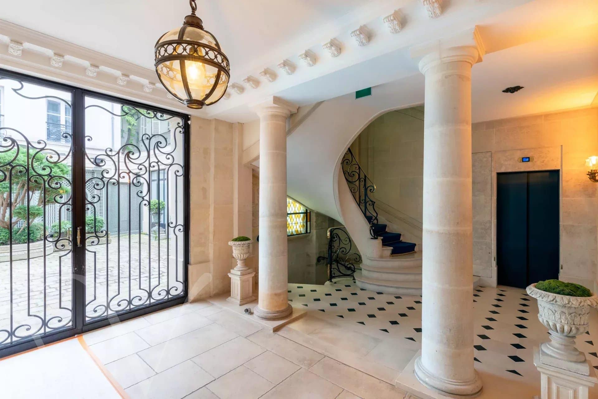 Bac  Verneuil, au calme absolu, bel appartement à vendre entièrement rénové