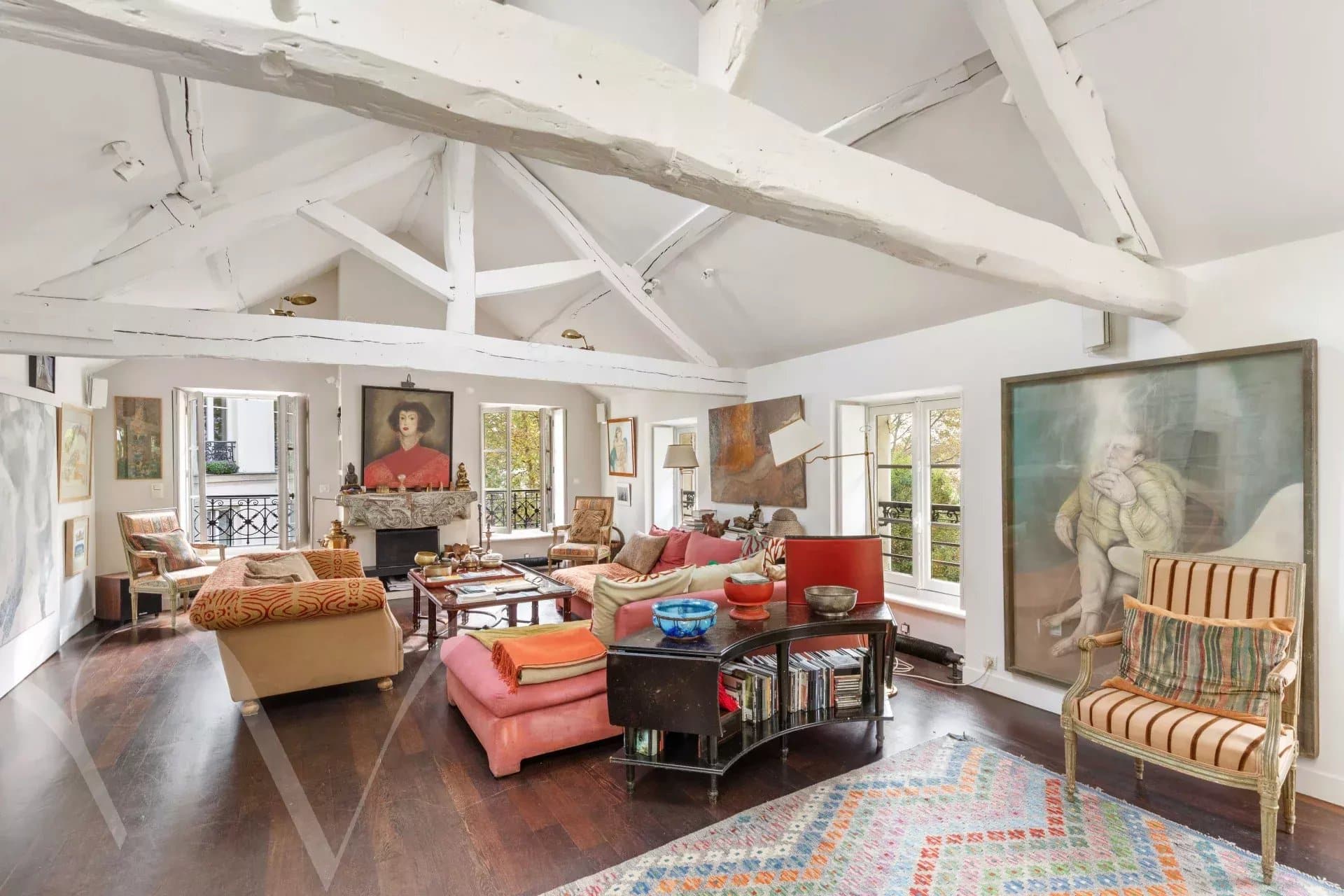 MAISON AU COEUR DU VILLAGE MONTMARTRE – 200 m² – terrasse de 43 m²