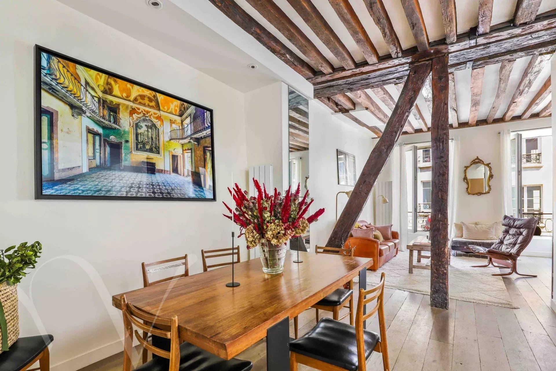 Appartement avec poutres apparentes à vendre dans le Marais, deux chambres, bon état – charme – Paris 75003